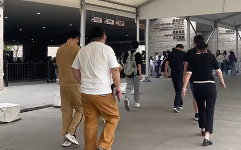 三星堆人工讲解是按人头收费吗？