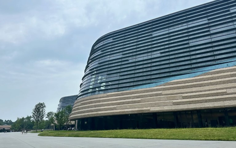 三星堆门口讲解员收费60元怎么样?